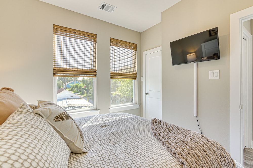 1 Mi to Galveston Beach, Seawall: New Tiny Home!