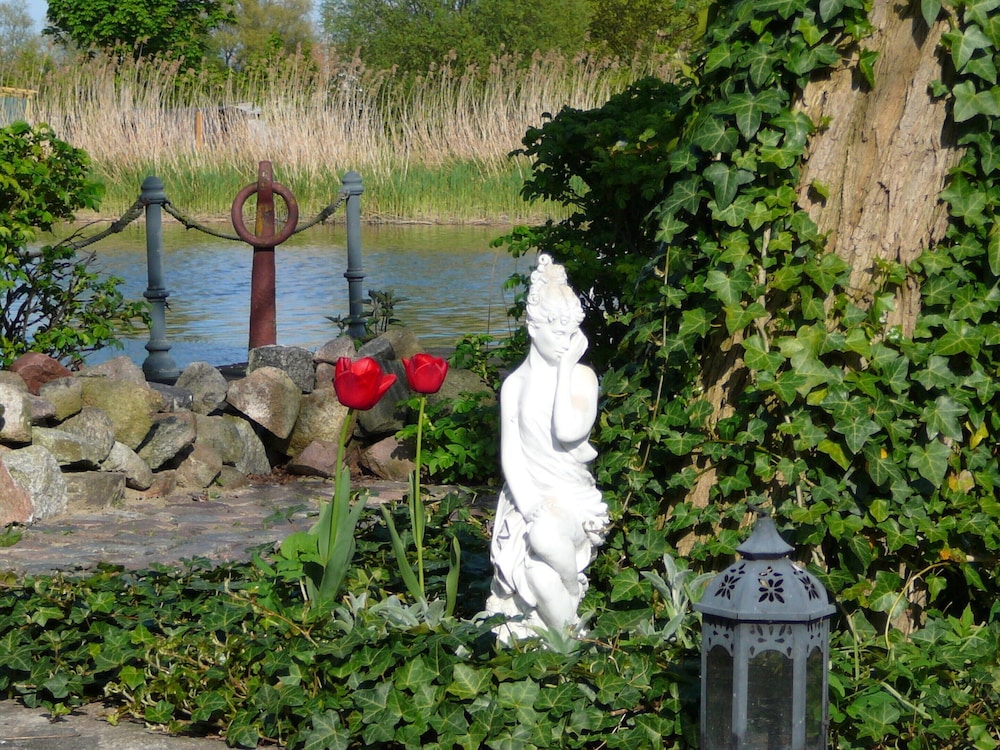 Spacious Appartment in Wilhelmshof Near Lake