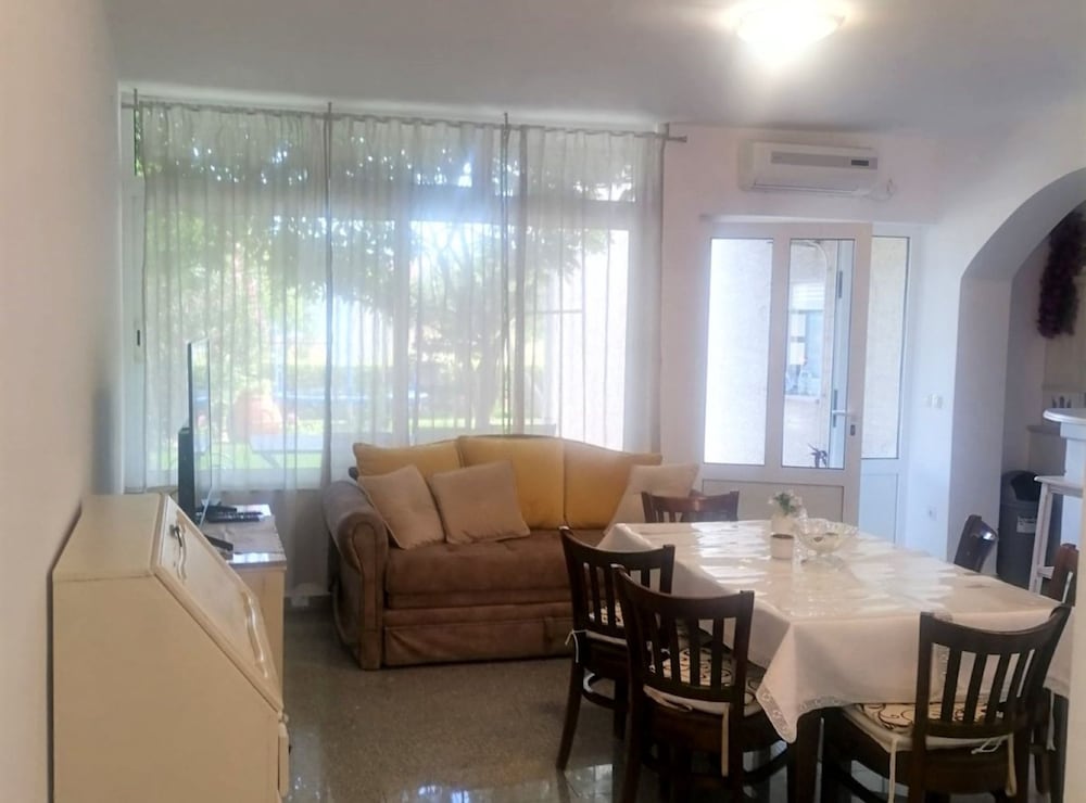 Spacious Novi Vinodolski Apartments With Terrace and Shared Pool