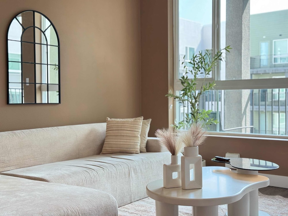 Luxury Stay Near Disneyland Pool Gym Free Parking
