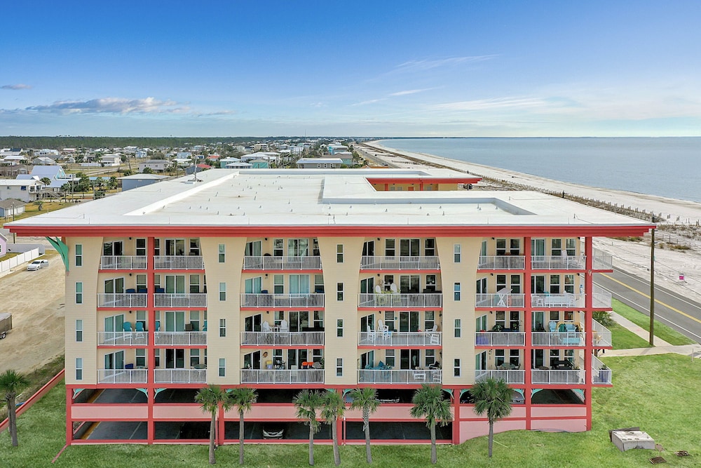 Paradise Shores 303