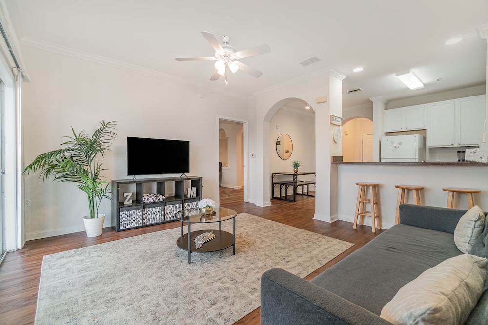Upstay Modern 3BR Condo Pool Patio Near Disney