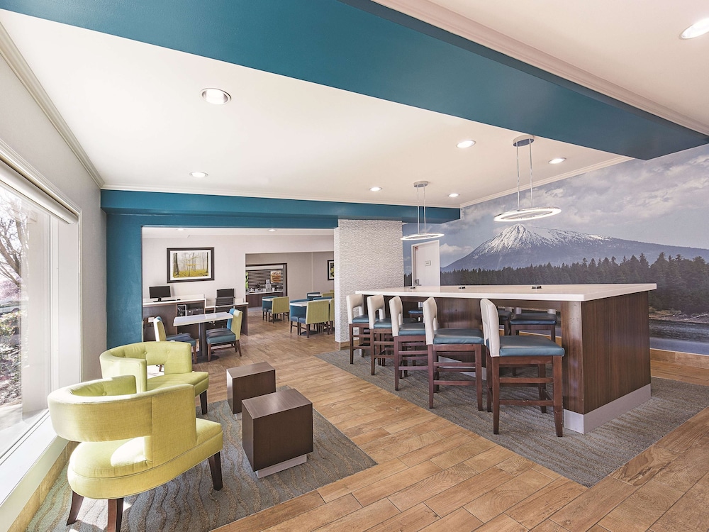 La Quinta Inn Suites by Wyndham Central Point - Medford - Property Image 23