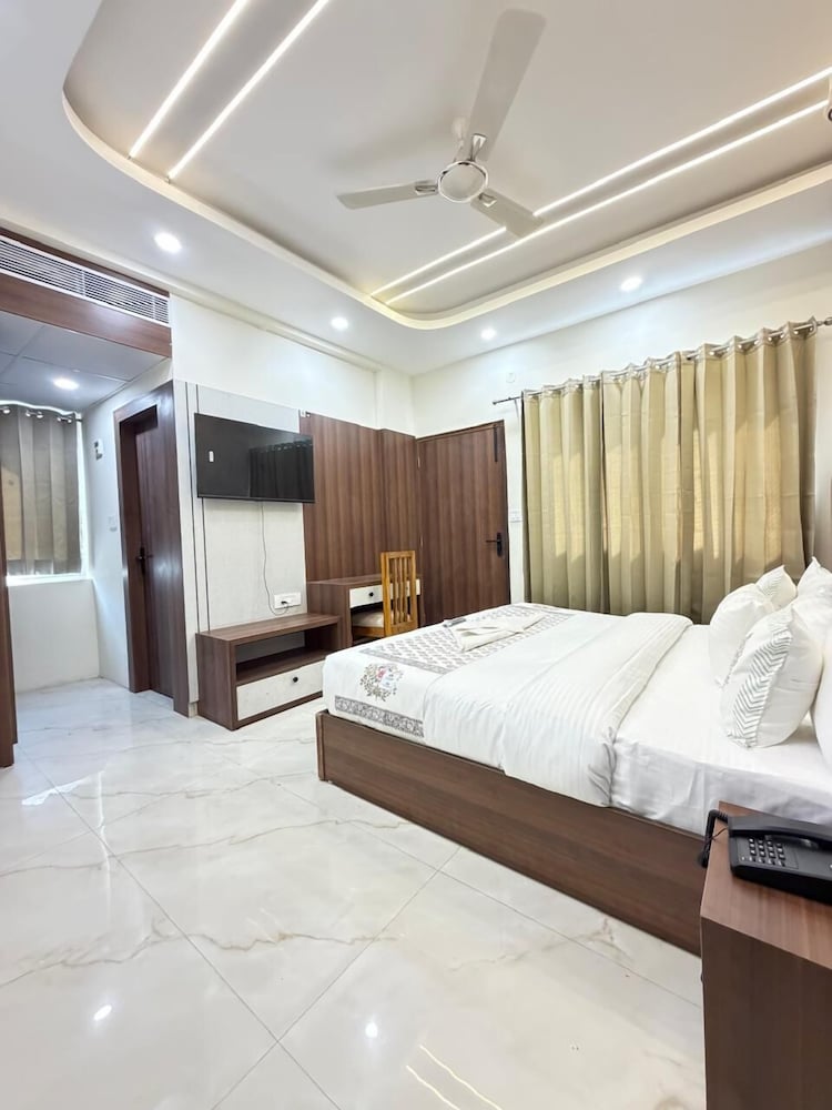 Hotel RK Residency