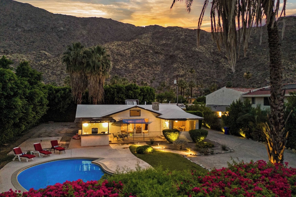 Dandelion by Avantstay Pool, 0.2mi to Downtown!