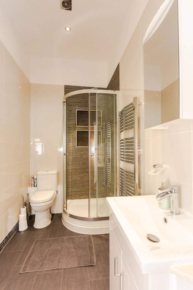 Stylish 2 Bedroom Apartment in Greenwich