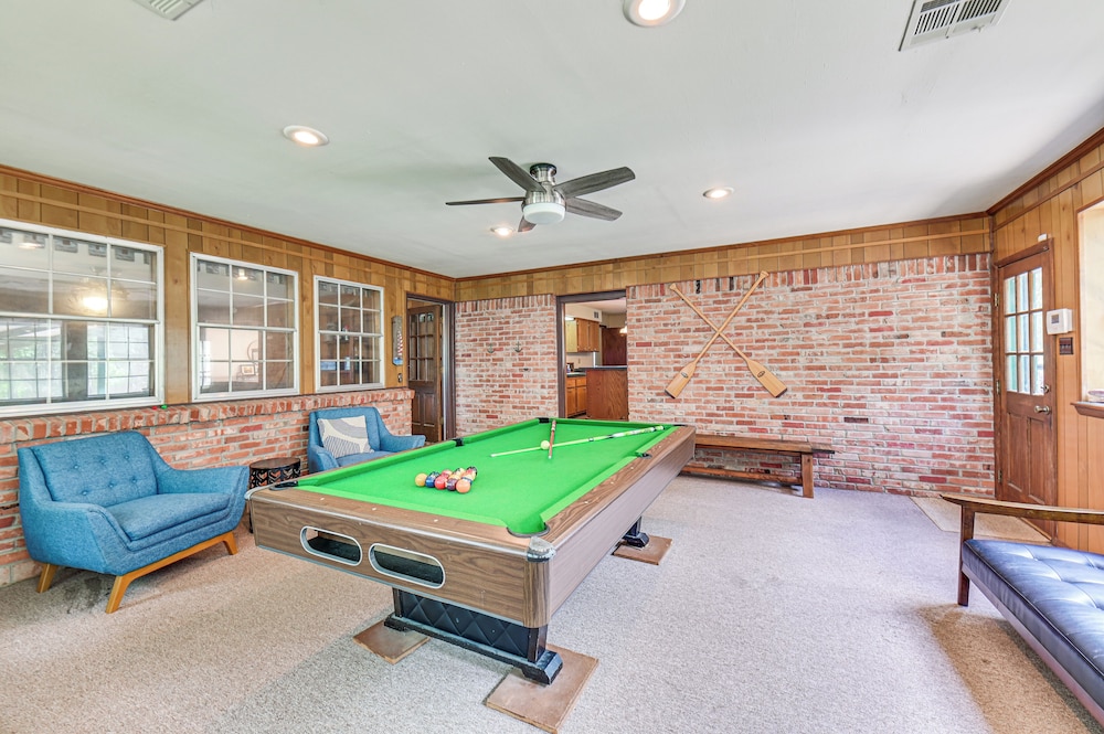 Home w/ Lake Texoma View, Game Room & Bar
