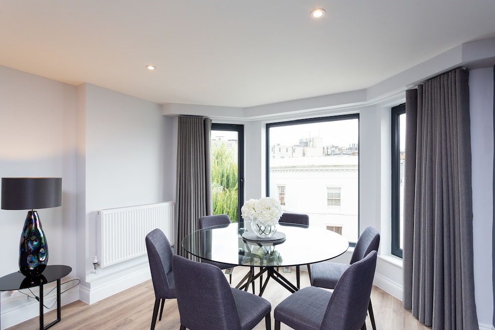 The Carlyle - Elegant Serviced Apartments