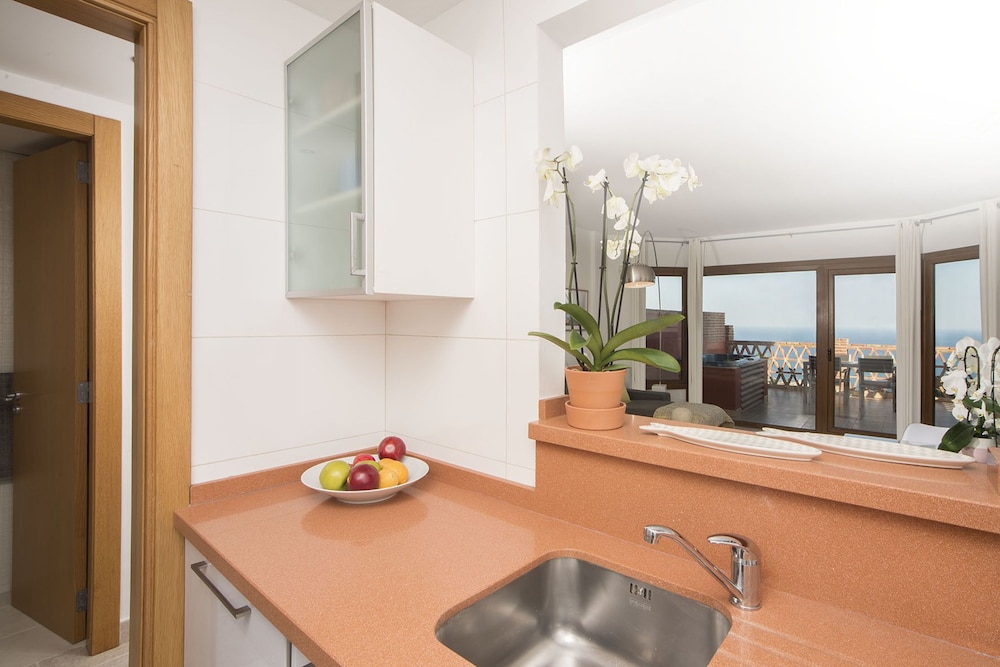 Penthouse M Reserva del Higueron 3 BEDROOMS. TRANSFER to the Beach and Train station. JACUZZI. WIFI. 2 PARKING. 2 SWIMMING POOL