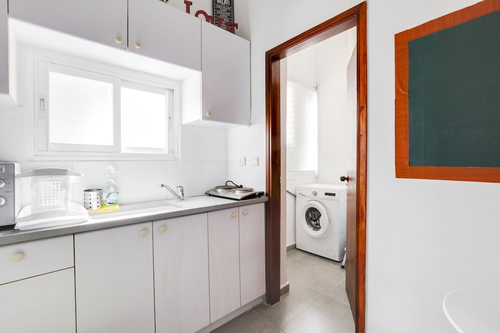 Central Apartment near Bograshov Beach