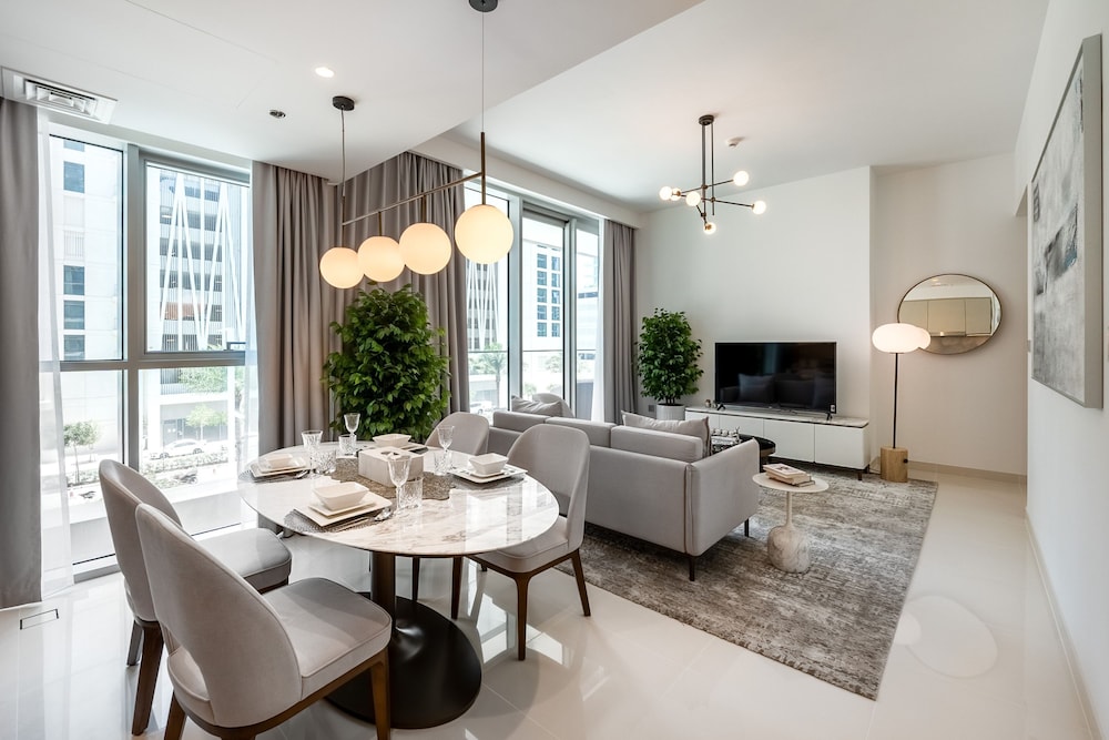 Chic 1BR in Emaar Beachfront