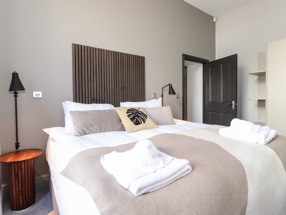 The Mary Maude Suite Stone Cross Mansion