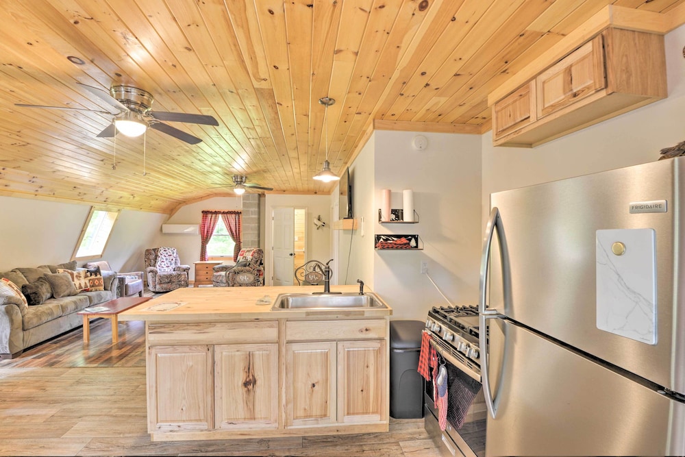 Pet-friendly Prospect Apartment: 7 Mi to Beach!