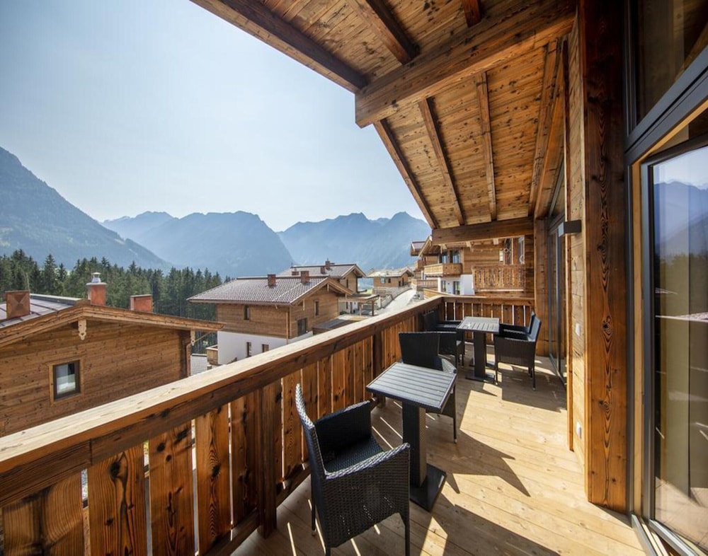 Stylish Alpine Chalet With Carport