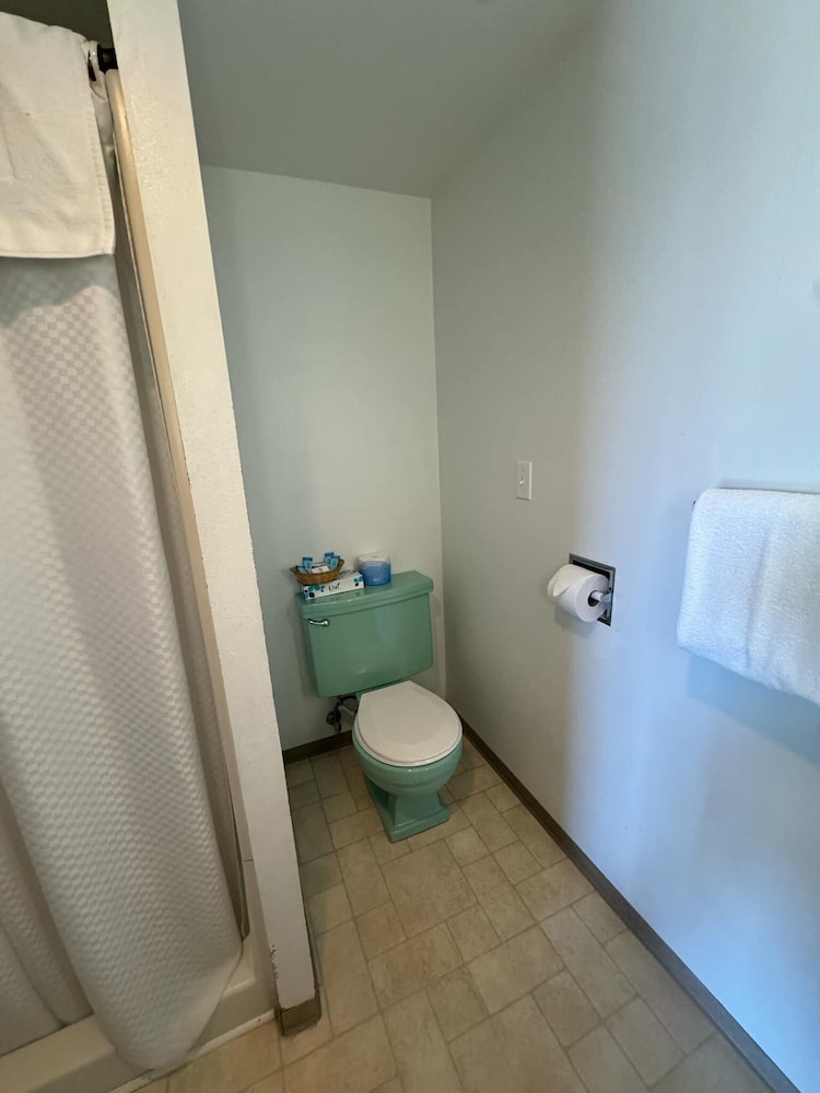Sunset Oceanfront Lodging