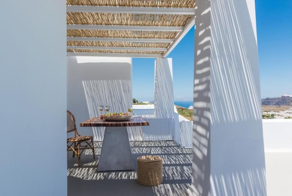 Deluxe Suite Sea View Hot Tub - White Co view 5