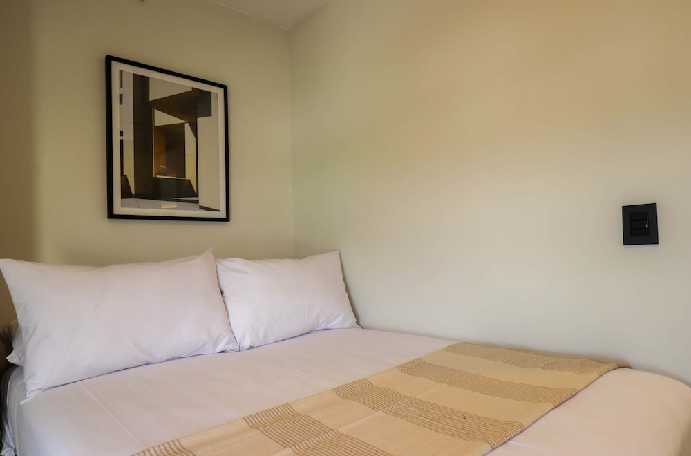 w Elegant 2BR With Balcony in San Isidro