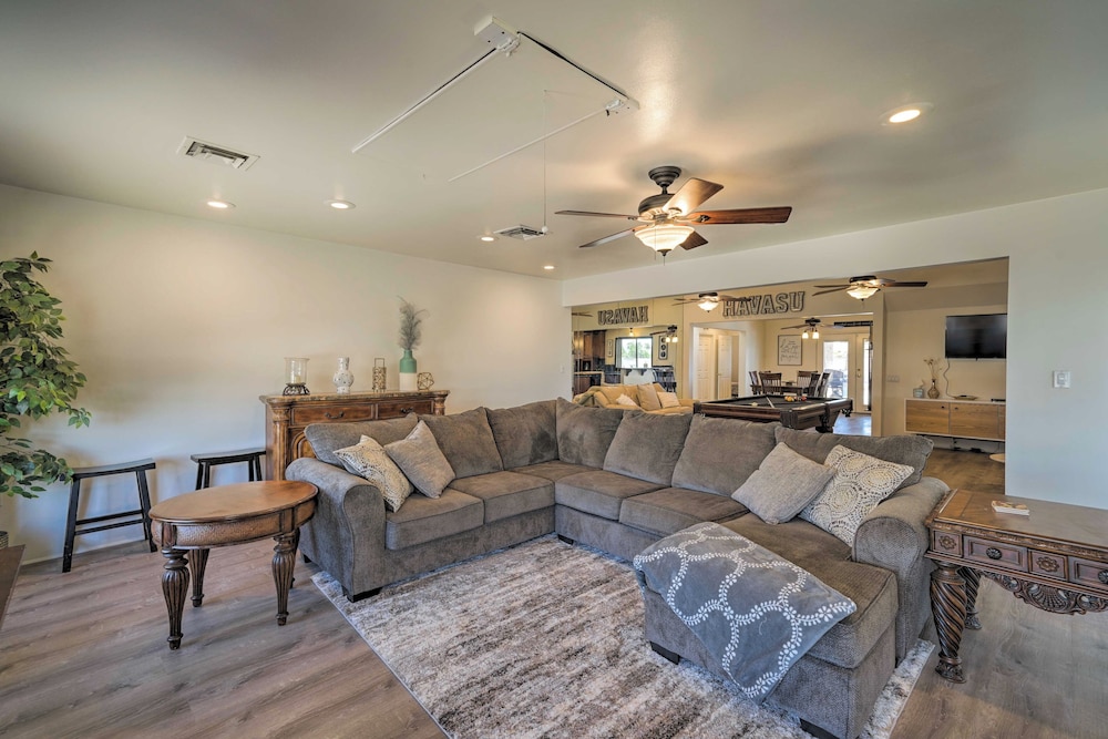 Putting Green & Pool Table: Lake Havasu City Gem!