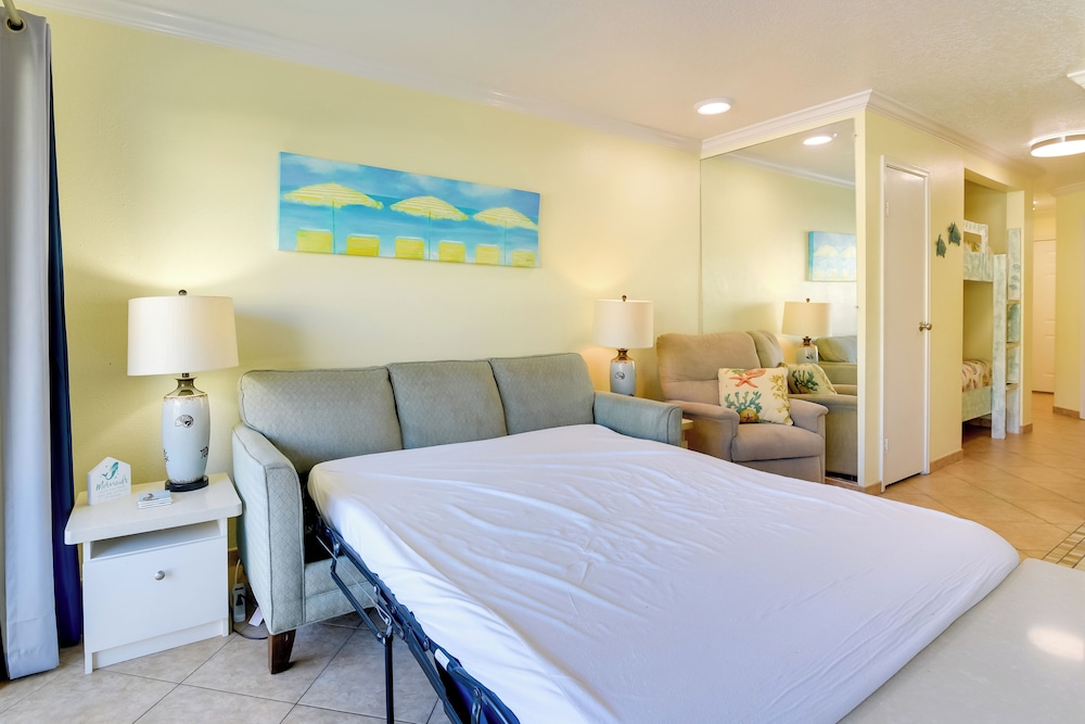 Walk to Galveston Beach: Resort Condo w/ Perks!
