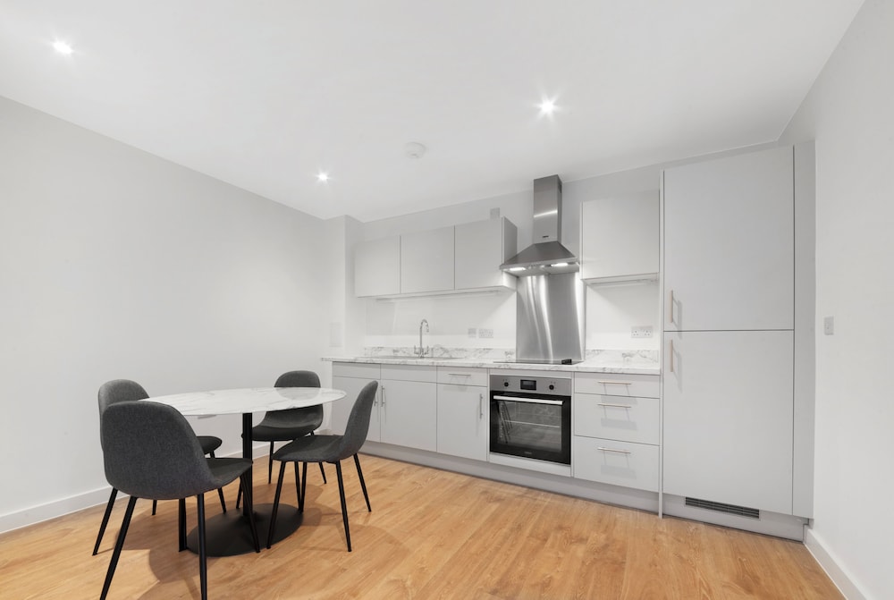 Guest Ready - Oak Crescent City House, London, E14