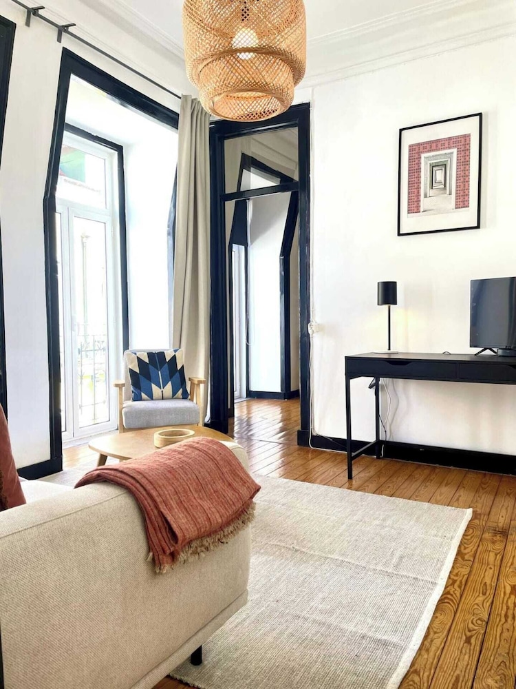 Central Hidden Gem, Rustic Modern 2 Bedroom Flat