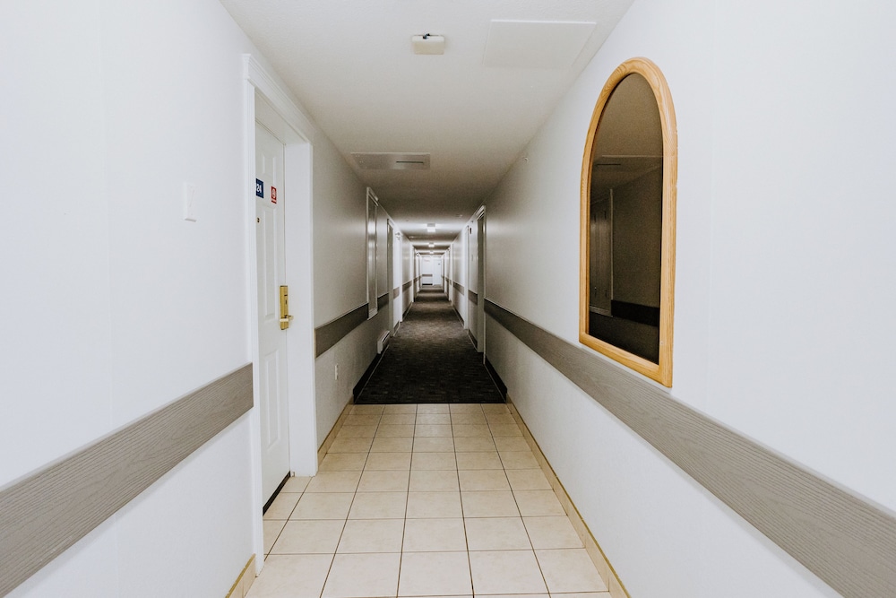Western Budget Motel Plus Mosaic Suites