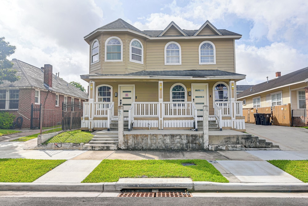 2 Mi to Dtwn: Walkable Apt in Houston!