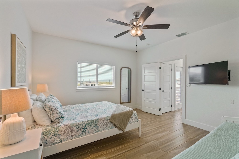 Chancla - Pet Friendly! Community Pool!