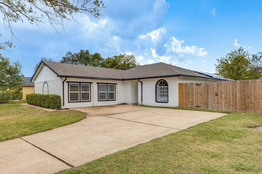 Families Welcome! Recently Renovated Home in Katy