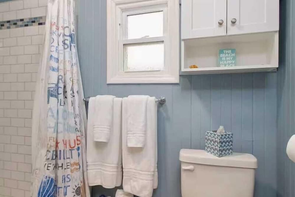 Sleeps 18 Dock, Walk to Beach, Balboa Fun Zone & Dining Edgewater Place