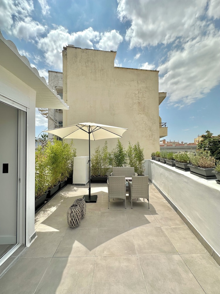 Step One - Luxury Suites right in the heart of Acropolis next to metro station