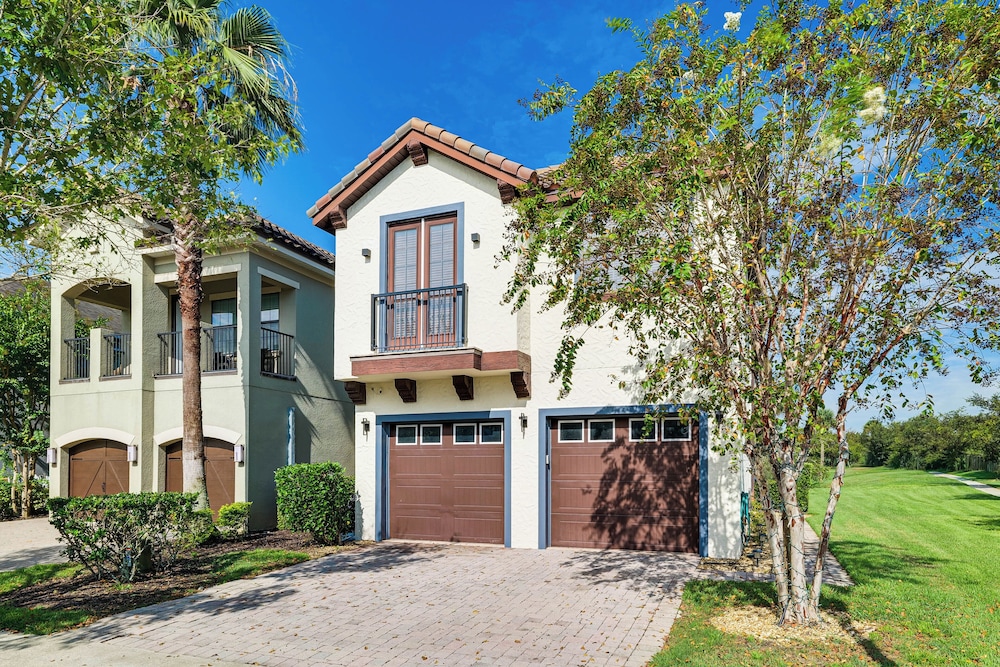 8 Mi to Disney: Pet-friendly Apt w/ Resort Perks