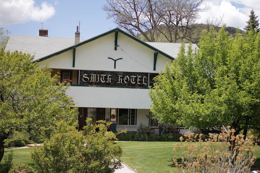 Historic Smith Hotel B&B