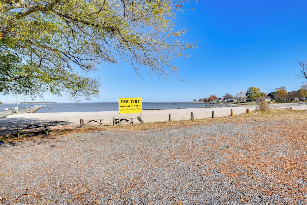 9 Mi to Colonial Beach: Charming Cottage w/ Yard!