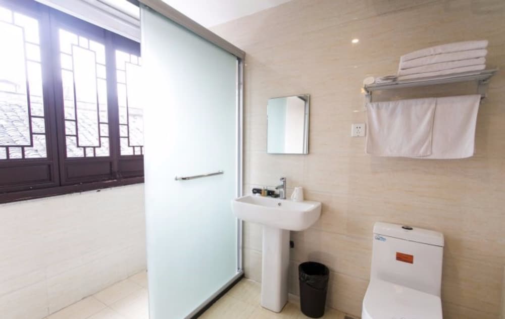 Zunyuelou Inn Tongli