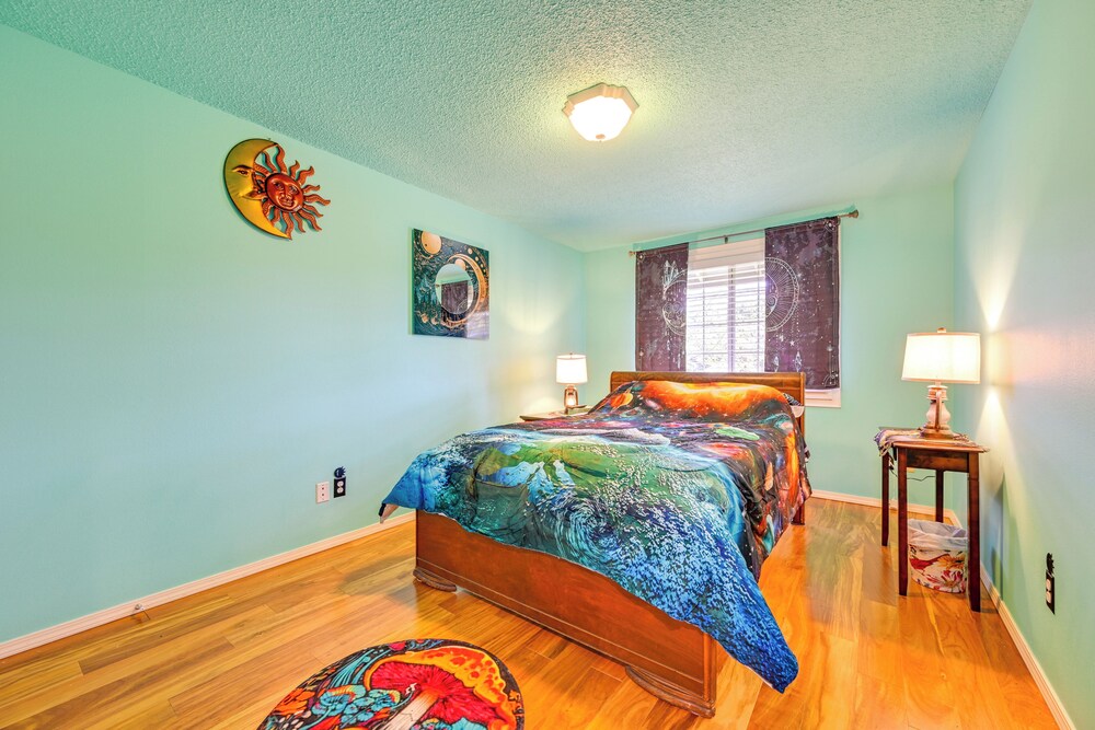9 Mi to Spanaway Park: Home w/ Indoor Hot Tub