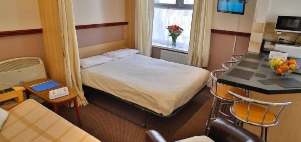 Lynton Apartments