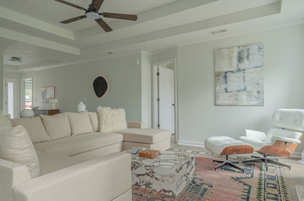 6-Bed Artistic Home with Game room