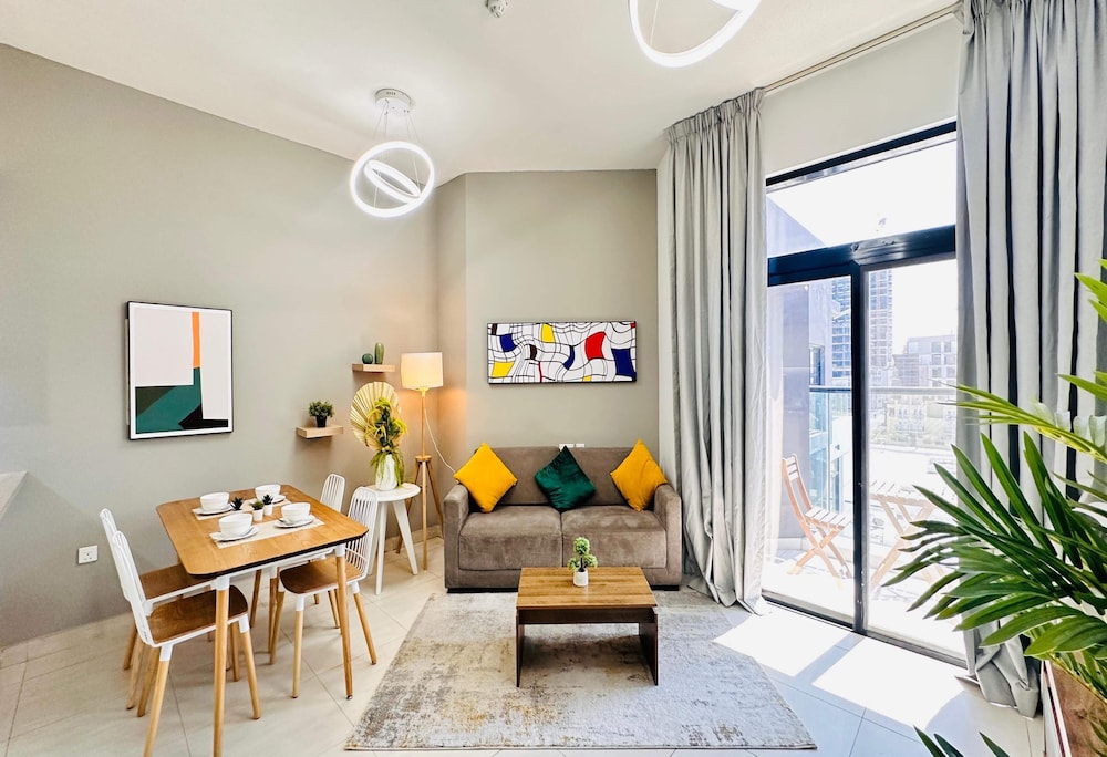 OYO HOME 1366 Standard One Bedroom Jvc