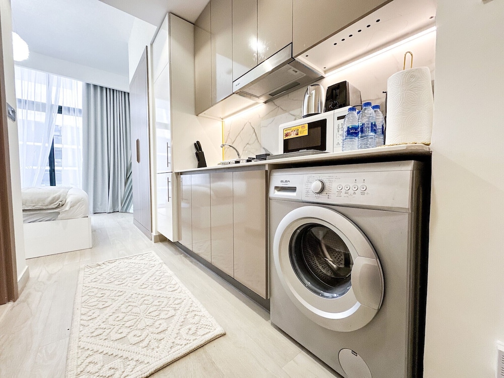 Easygo-spacious Luxury STU Azizi Rivra16