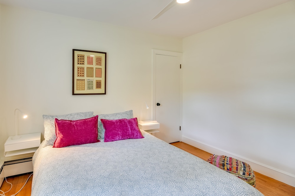 Home in Narragansett w/ Beach Access!