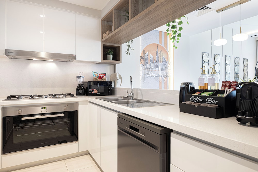 DVH Luxe Retreat 4BR Burj View Apartment