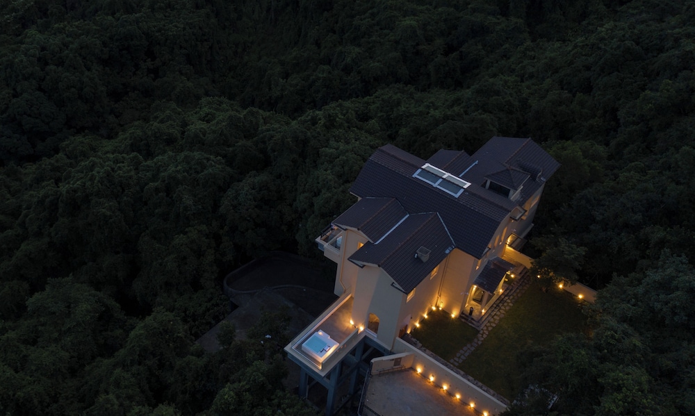 Miyue Shenzhen Tianlu Secret Wild Wizard Holiday Hotel