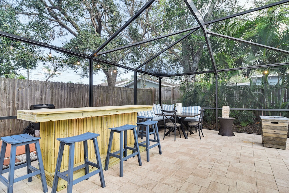 Outdoor Oasis, 4 Mi to Beach: Largo Family Escape!