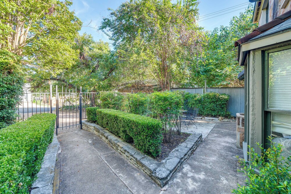 4 Mi to Dtwn: Tranquil Retreat in Austin!