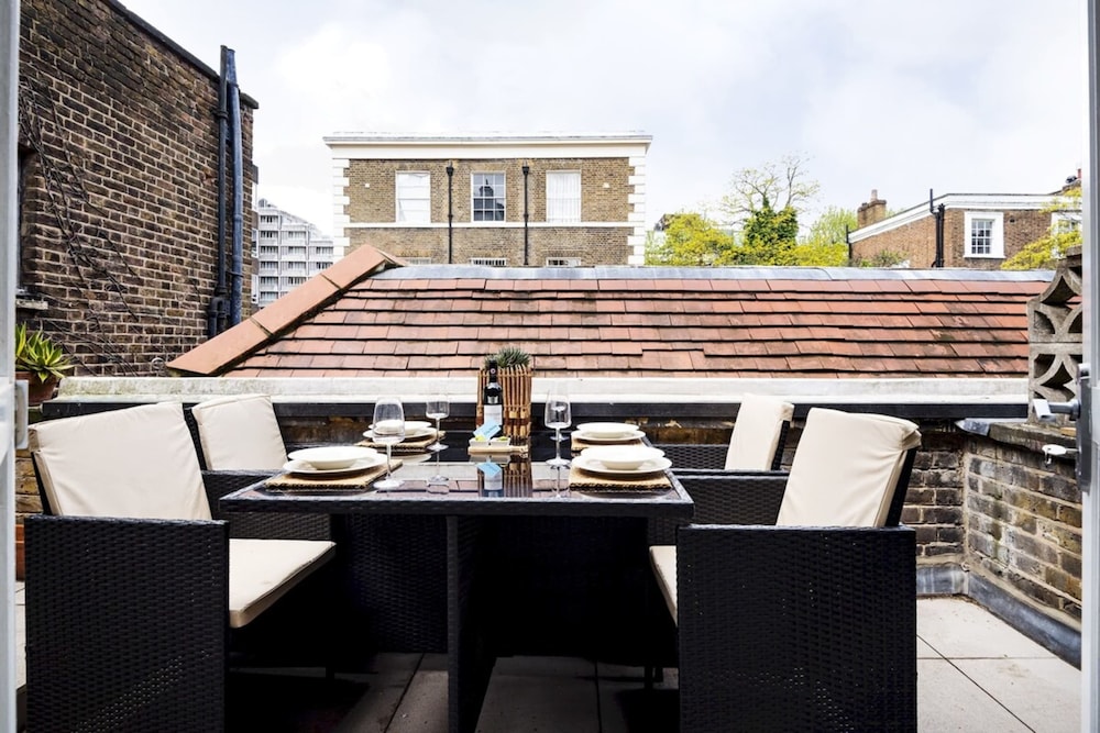 Stylish Hyde Park Gem
