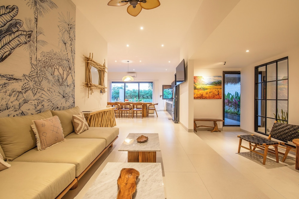 4 Bd Seminyak Retreat, Rice Fields 4 Mins to Beach
