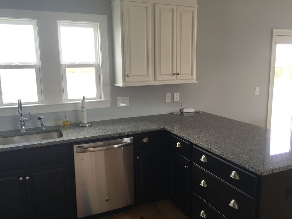 Best Day Ever 4 Bedroom Home by RedAwning