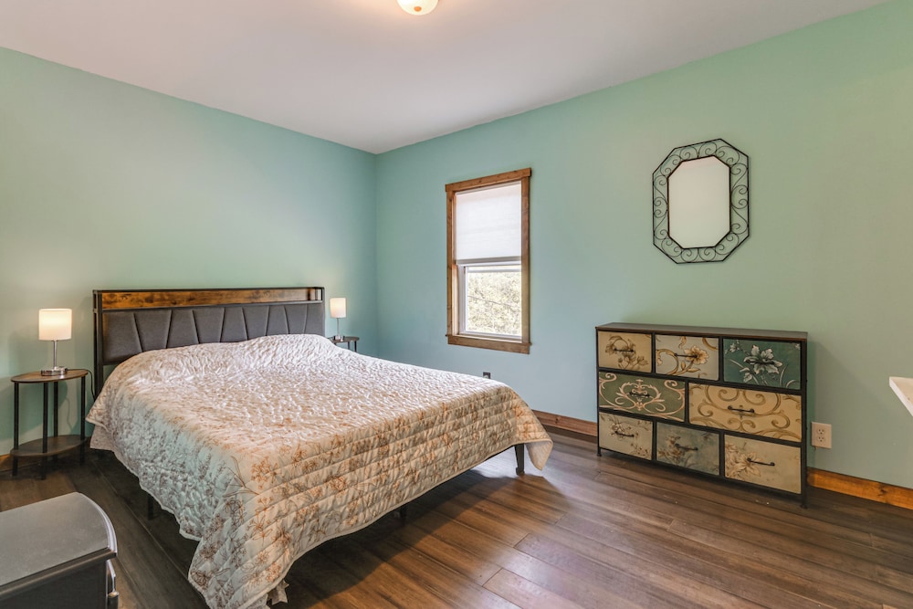 3 Mi to Blackwater Falls: Peaceful Retreat w/ Deck
