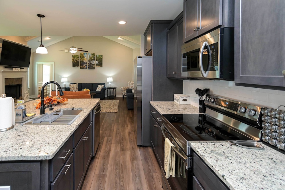 Quiet Family Home 15 Mi to Dtwn Huntsville! - Property Image 38